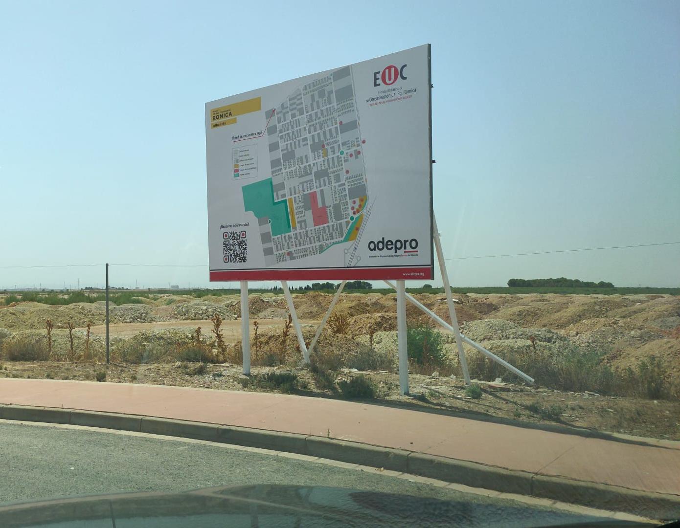 Cartel con el plano del Polígono Industrial Romica